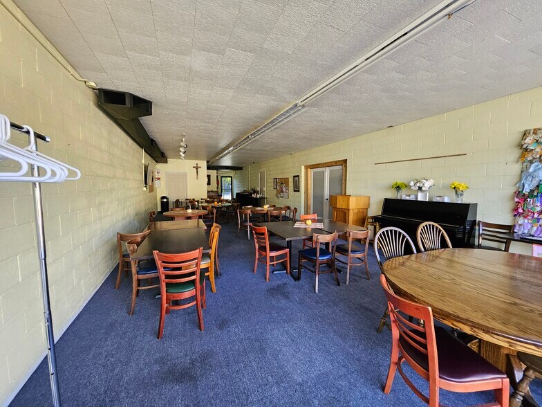 More Photos Of 3947 12 Mile Rd, Berkley Storefront Retail Residential For Lease