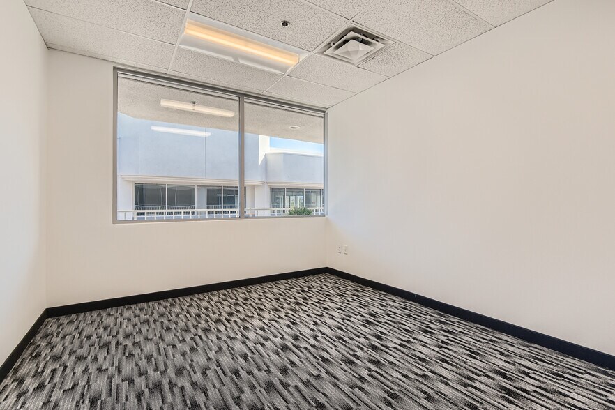More Photos Of 320-340 E Warm Springs Rd, Las Vegas Unknown For Lease