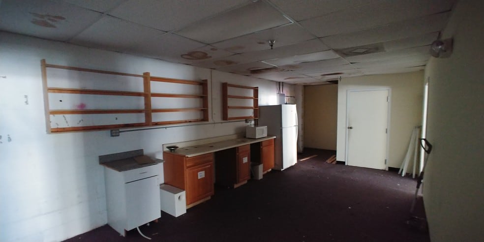 More Photos Of 5850 SE Abshier Blvd, Belleview Storefront Retail Office For Lease