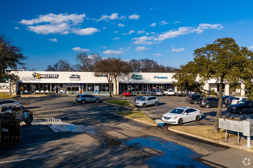 More Photos Of 4631 Airport Blvd, Austin Unknown For Lease