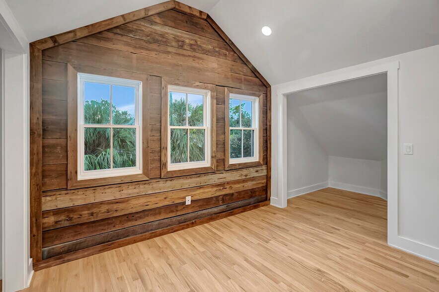 More Photos Of 2111 Cleveland St, Tampa Office For Sale