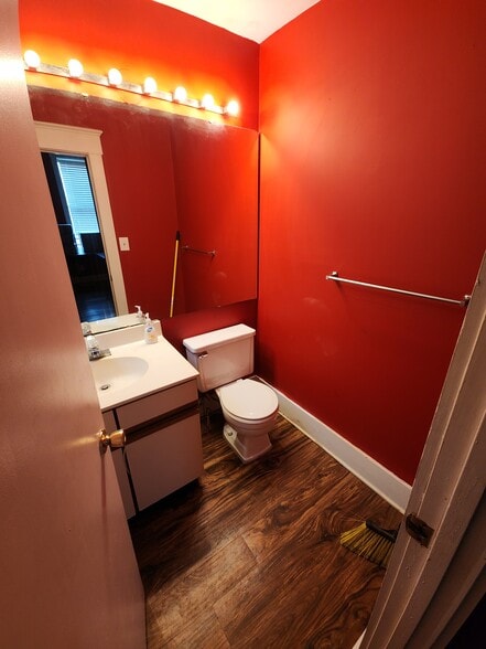 More Photos Of 1160-1164 S Brook St, Louisville Storefront Retail Office For Sale