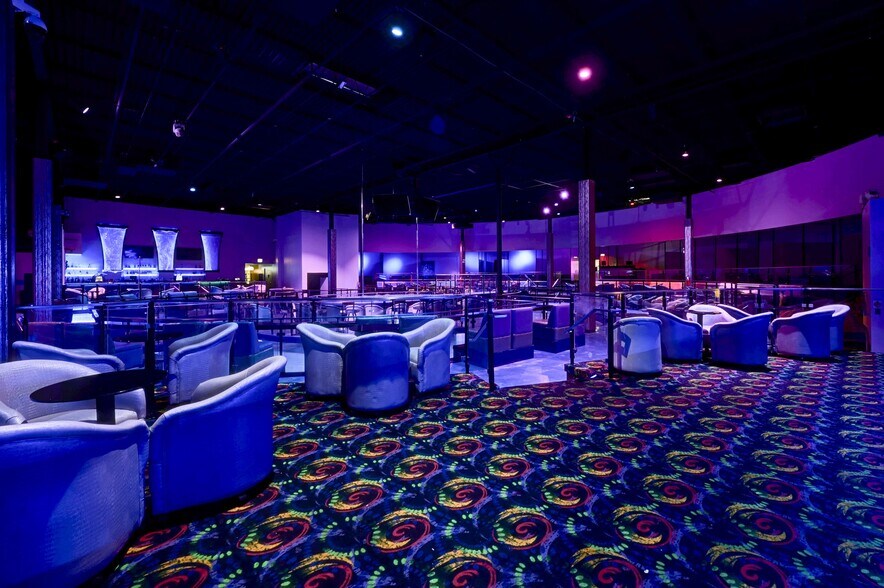 More Photos Of 5555 70th Pl, Bedford Park Freestanding For Sale