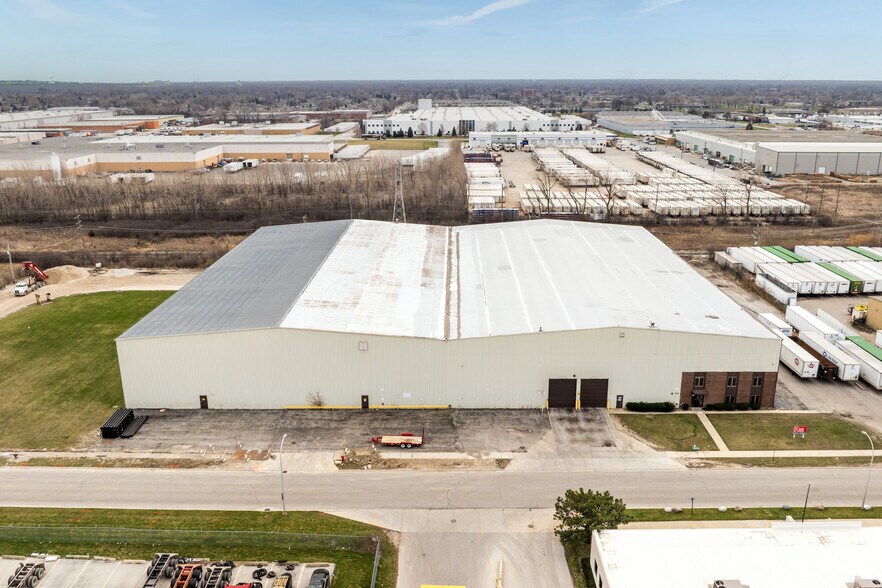 More Photos Of 5443 W 70th Pl, Bedford Park Manufacturing For Sale