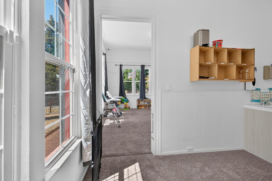 More Photos Of 530 N Cloverdale Blvd, Cloverdale Specialty For Sale
