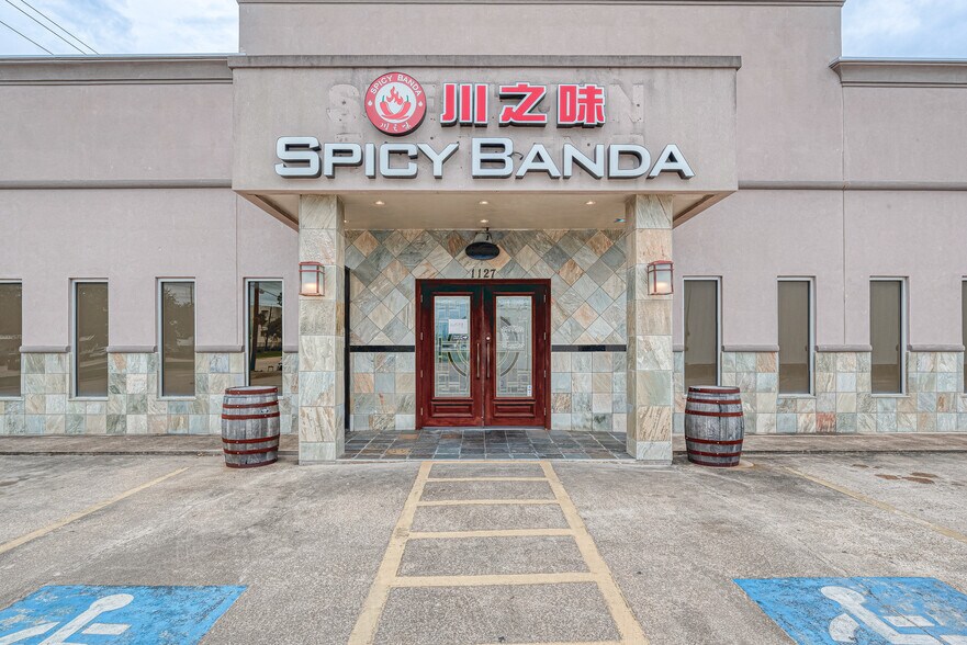 More Photos Of 1127 Marina Bay Dr, Kemah Restaurant For Sale