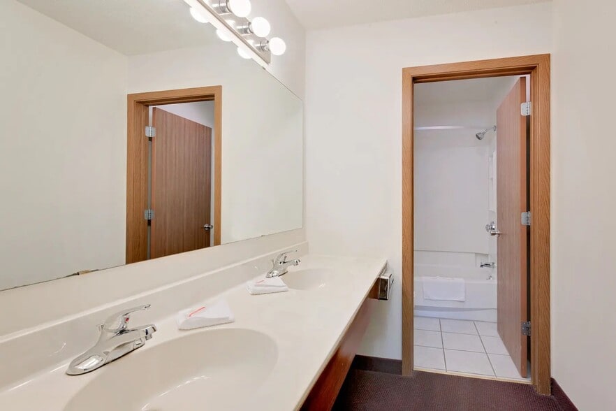 More Photos Of 702 Highway 16a, Keystone Hotel For Sale