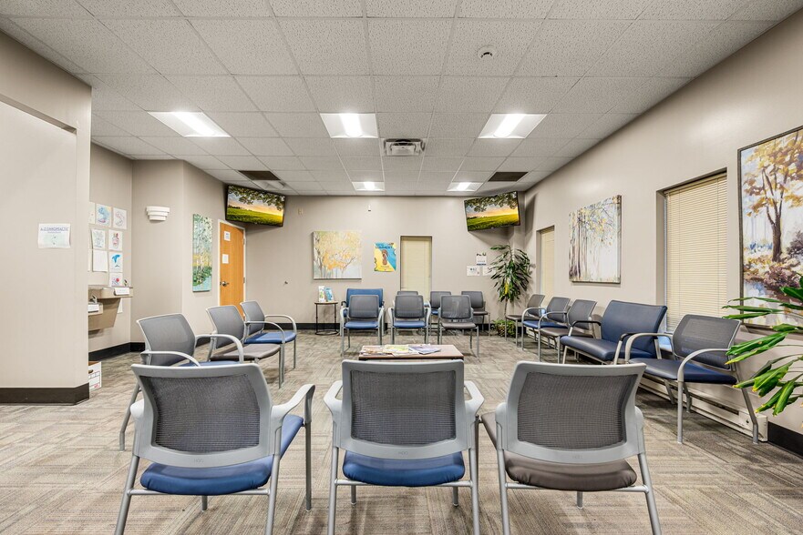 More Photos Of 51 S Pine St, Elverson Office For Sale
