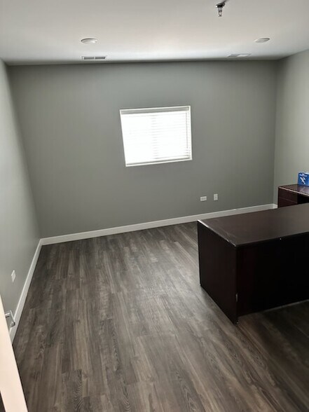 More Photos Of 24145 S La Grange Rd, Frankfort Manufacturing For Sale