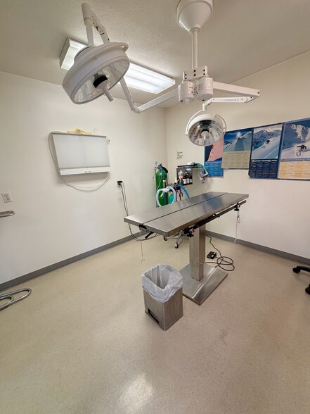 More Photos Of 44 N 800 W, Salt Lake City Veterinarian Kennel For Sale