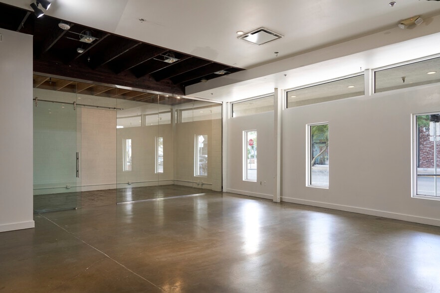 More Photos Of 1025 S 1st St, Las Vegas Storefront Retail Office For Lease