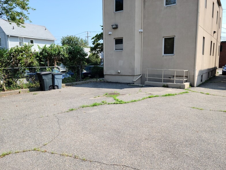 More Photos Of 221 Mineola Blvd, Mineola Office For Lease