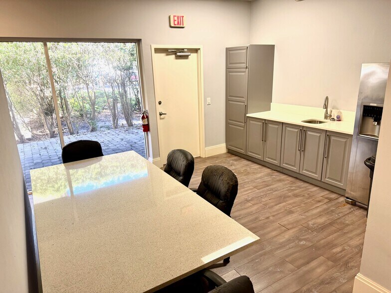 More Photos Of 771 Airport Pulling Rd N, Naples Freestanding For Lease