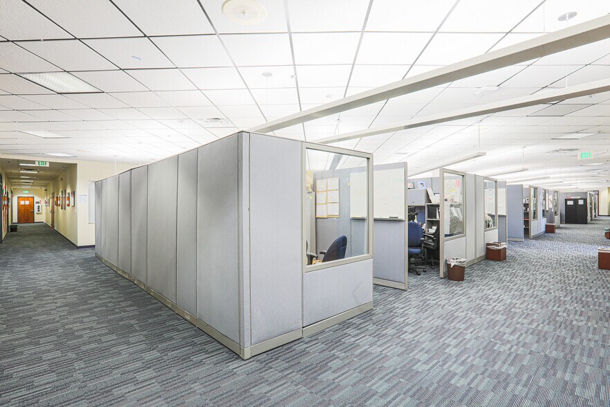 More Photos Of 6000 Metro Dr, Baltimore Flex For Lease