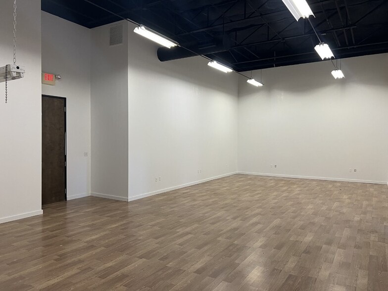More Photos Of 163 Oak Lawn Ave, Dallas Showroom For Lease