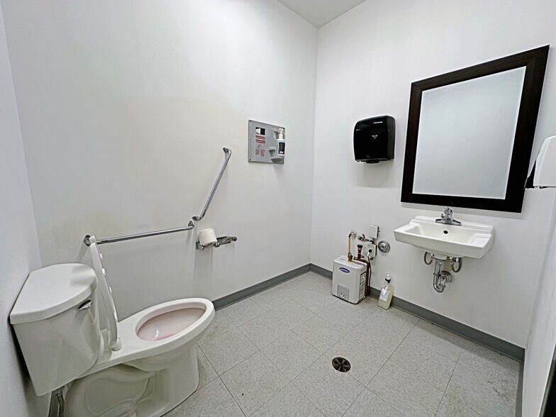 More Photos Of 400 Mackenzie Blvd, Fort McMurray Flex For Sale