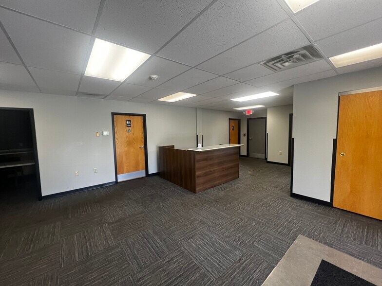 More Photos Of 7858 Industrial Pky, Plain City Warehouse For Lease