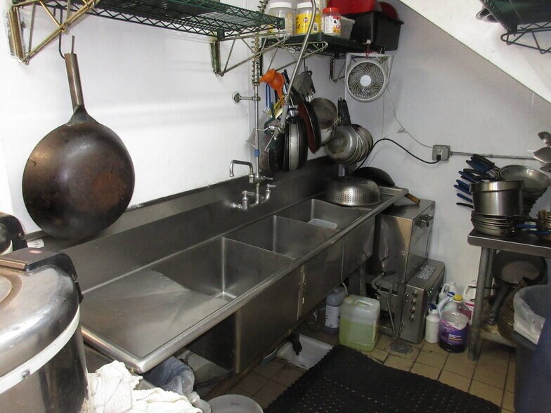 More Photos Of 1128-1142 Valencia St, San Francisco Apartments For Lease