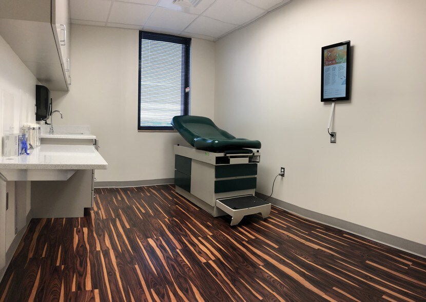 More Photos Of 121 Congressional Ln, Rockville Medical For Lease