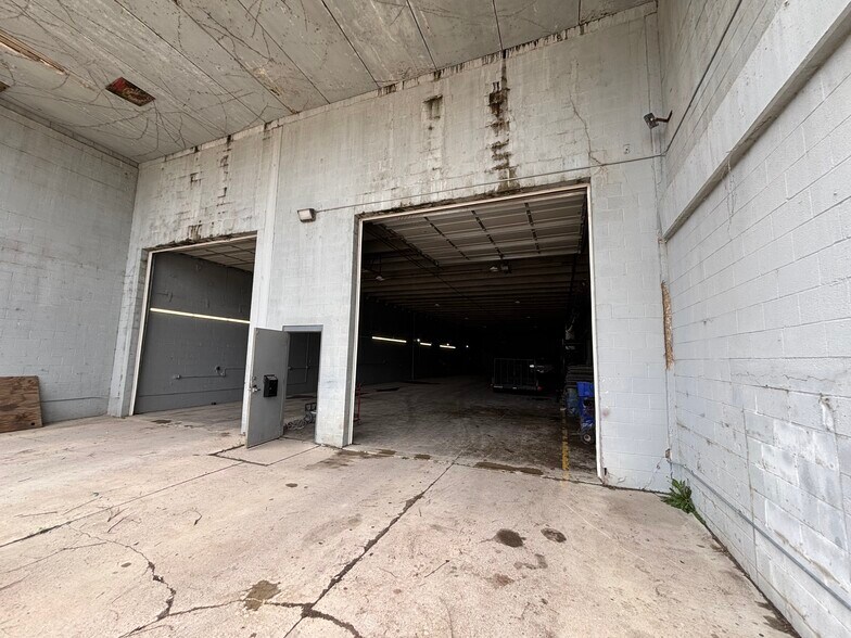 More Photos Of 4003 J St SW, Cedar Rapids Warehouse For Lease