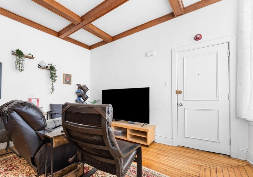 More Photos Of 484-486 Gilmour St, Ottawa Apartments For Sale