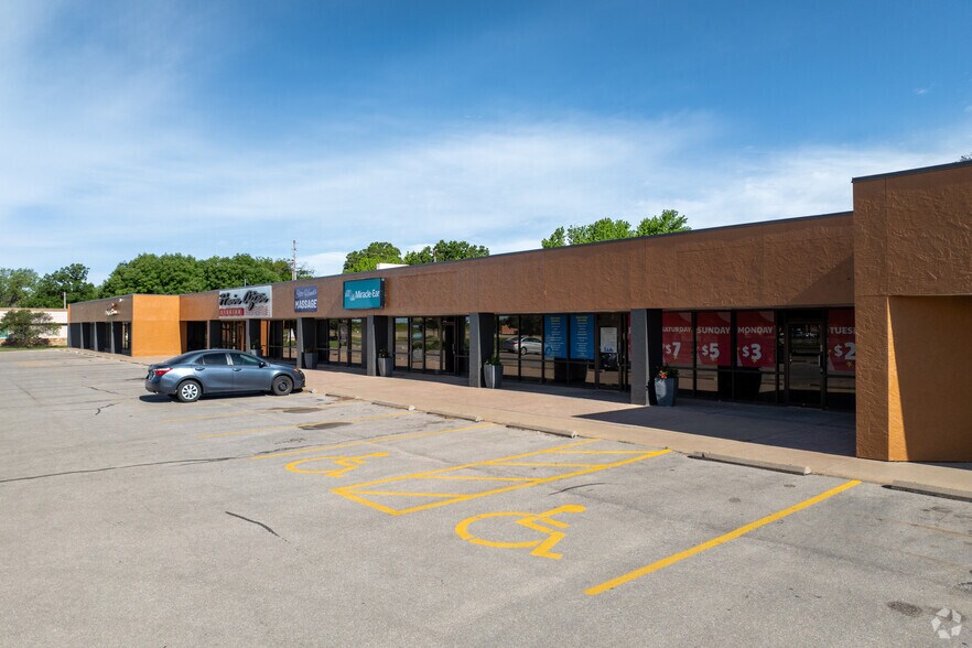 More Photos Of 4800 W Maple St, Wichita Storefront Retail Office For Lease