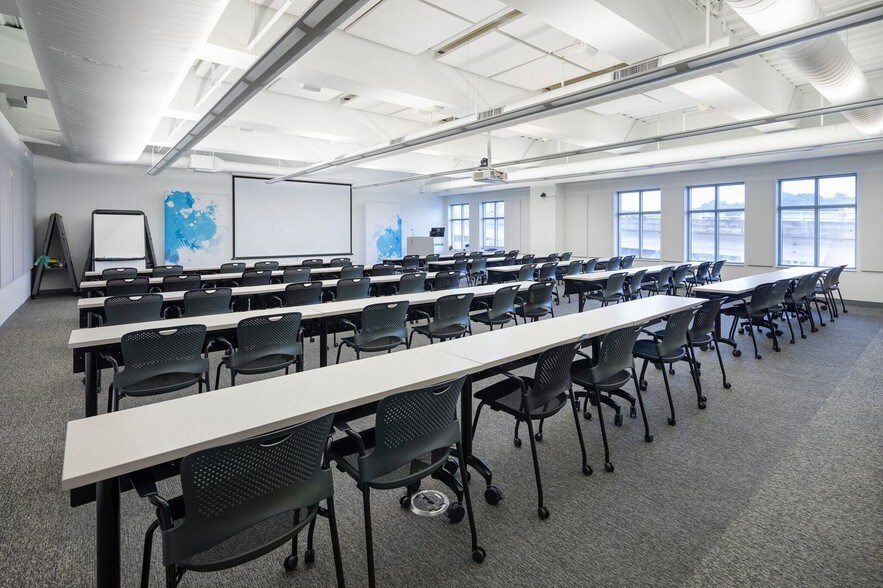 More Photos Of 200 E Broad St, Greenville Office For Lease