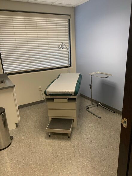 More Photos Of 936 W Chandler Blvd, Chandler Medical For Lease