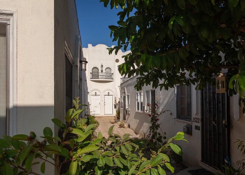 More Photos Of 1520 Menlo Ave, Los Angeles Apartments For Sale