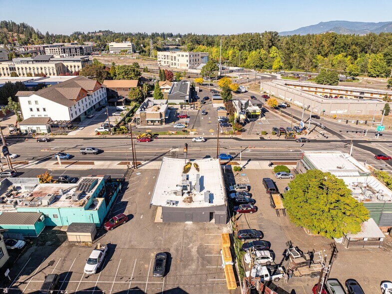 More Photos Of 652 E Broadway, Eugene Restaurant For Lease