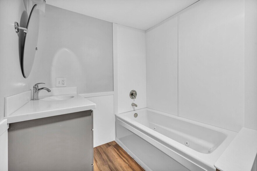 More Photos Of 100 Factory St, LaGrange Flex For Sale