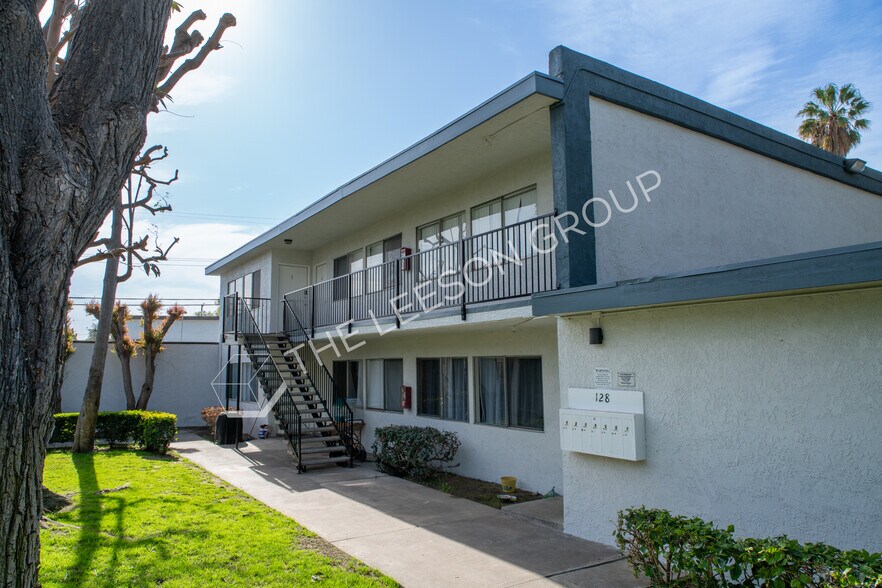More Photos Of 128 E Wakefield Ave, Anaheim Apartments For Sale
