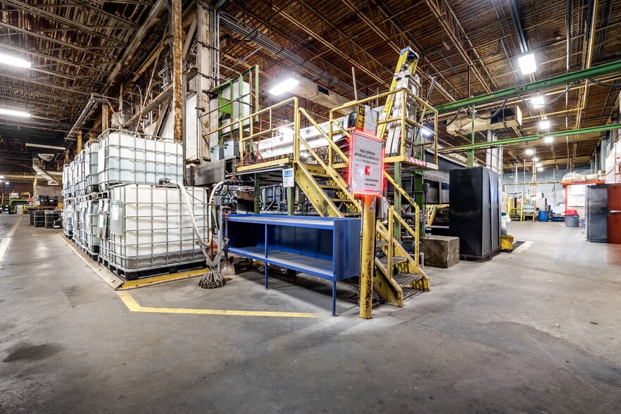 More Photos Of 2620 Rue Bernard-Pilon, Saint-Mathieu-de-Beloeil Manufacturing For Sale