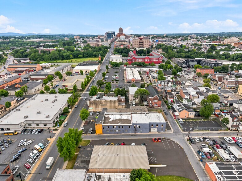 More Photos Of 145-555 Hamilton St, Allentown Showroom For Lease