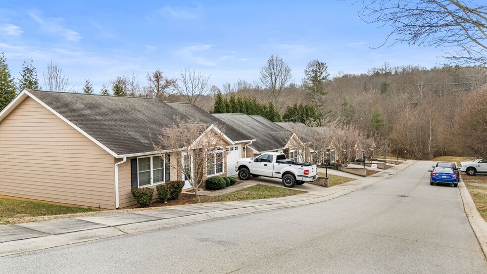 More Photos Of 520 Baird Cove Rd, Franklin Apartments For Sale