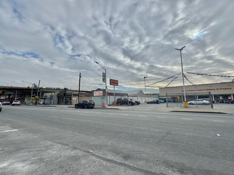 Primary Photo Of 824 Jamaica Ave, Brooklyn Freestanding For Sale