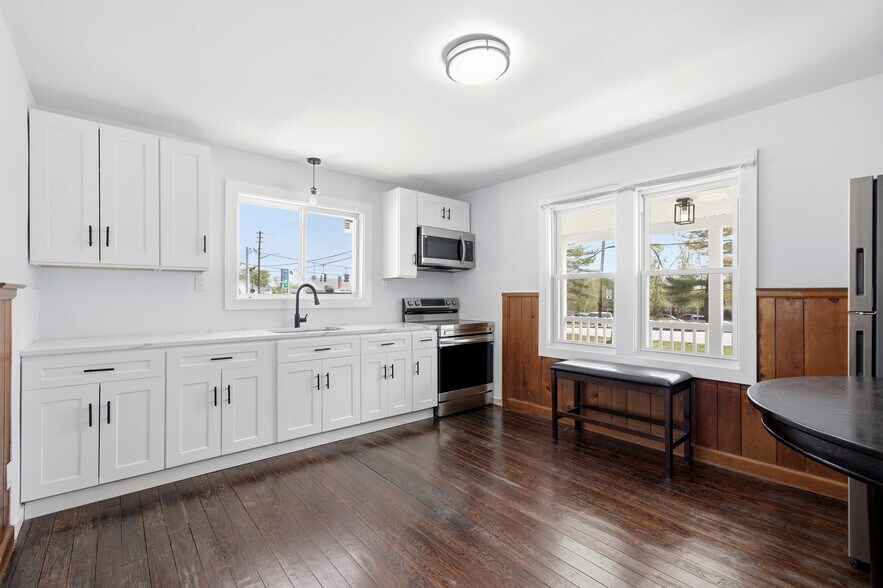 More Photos Of 749 E Main St, Kings Park Office For Sale