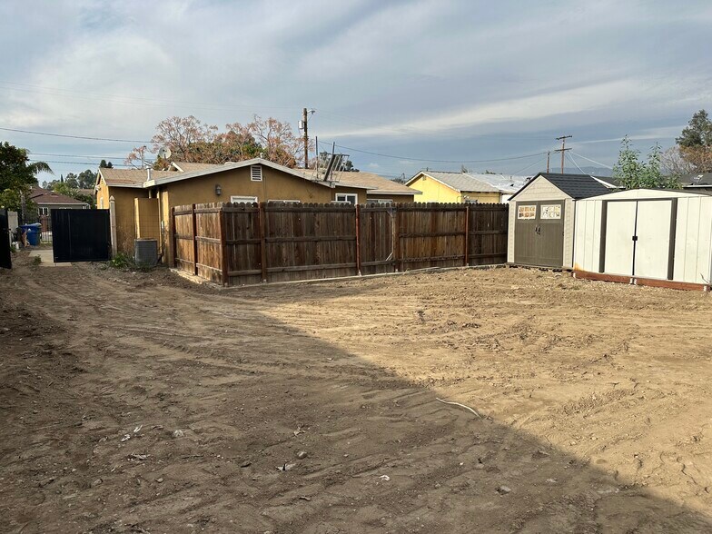 More Photos Of 12422 Bromwich St, Pacoima Land For Lease