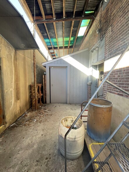 More Photos Of 119-121 S 15th St, Newark Manufacturing For Lease