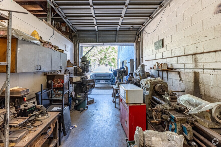 More Photos Of 3014 N Coolidge Ave, Los Angeles Warehouse For Lease