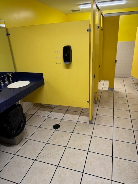 More Photos Of 2040 Schillinger Rd S, Mobile Freestanding For Lease