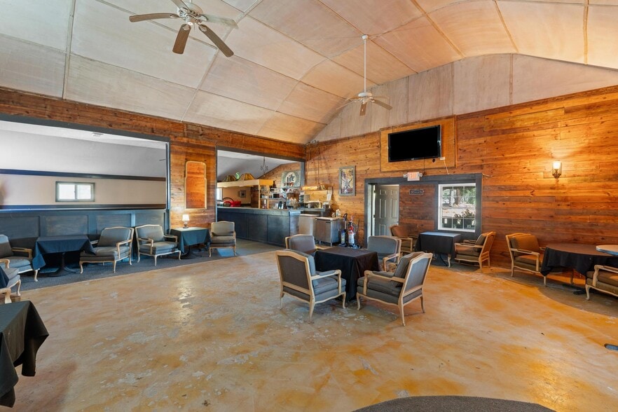 More Photos Of 607 Butts Mill Rd, Pine Mountain General Retail For Sale