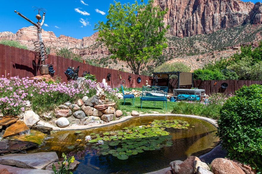 More Photos Of 29 Canyon View Dr, Springdale Hospitality For Sale