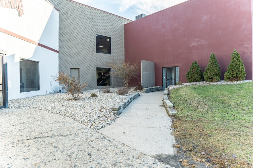 More Photos Of 4020 Columbus Ave, Anderson General Retail For Lease