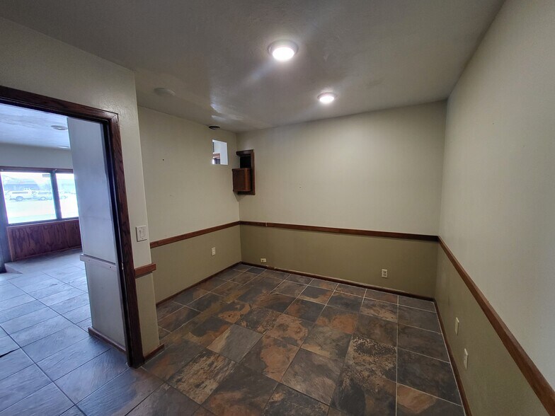 More Photos Of 1587 E 17th St, Idaho Falls Office For Lease