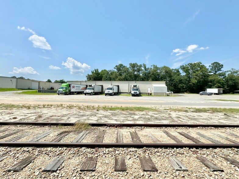 More Photos Of 400 Carver St, Mount Vernon Warehouse For Sale