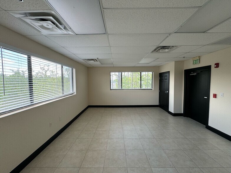 More Photos Of 1490 Sunshadow Dr, Casselberry Loft Creative Space For Lease