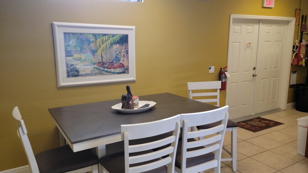 More Photos Of 473 S Indiana Ave, Englewood Coworking Space