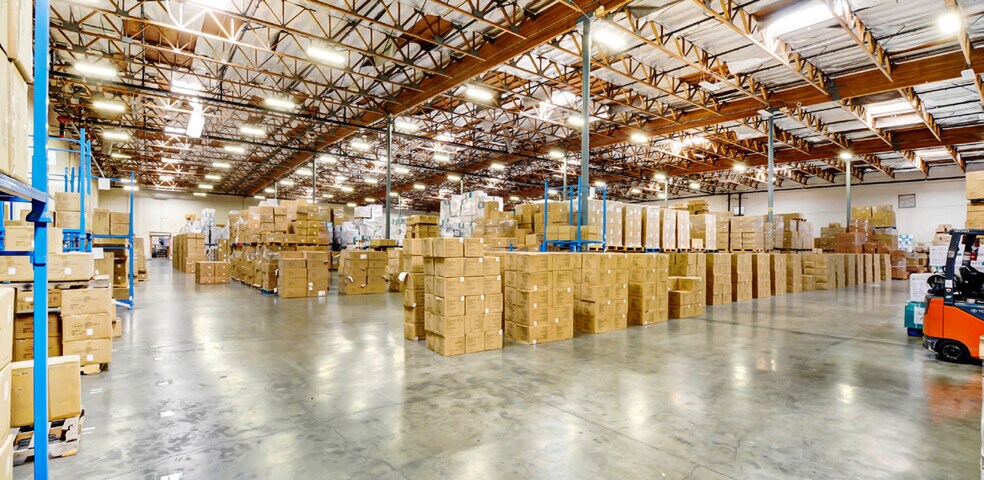 More Photos Of 222 N Vincent Ave, West Covina Warehouse For Lease