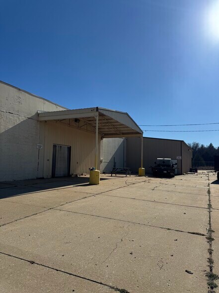 More Photos Of 8716 SE 15th St, Oklahoma City Distribution For Sale